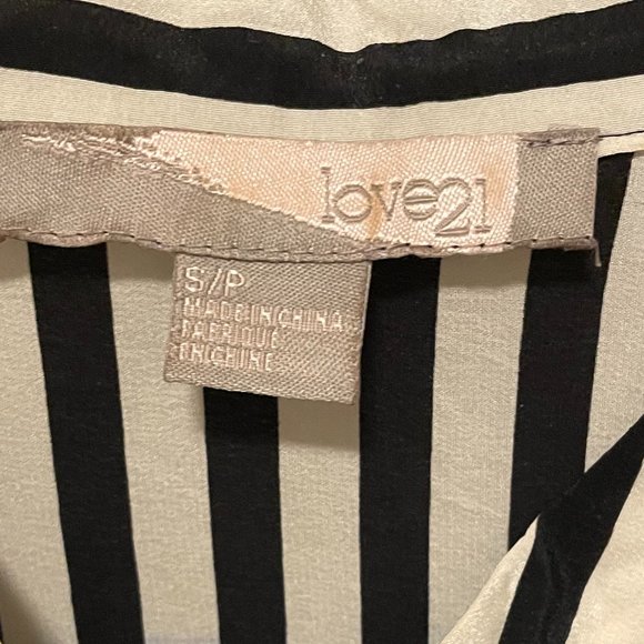 Love21 Forever 21 Black & White Stripe Silk Blouse Size S - Picture 4 of 5